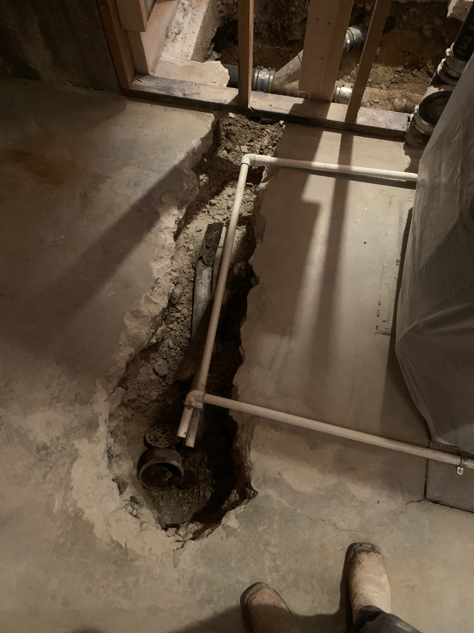 Image of a pristine sewer line interior revealed by camera inspection in Woods Cross, Utah, USA. Clear visibility highlights the benefit of sewer system inspection in identifying potential leaks and preventing costly damage.