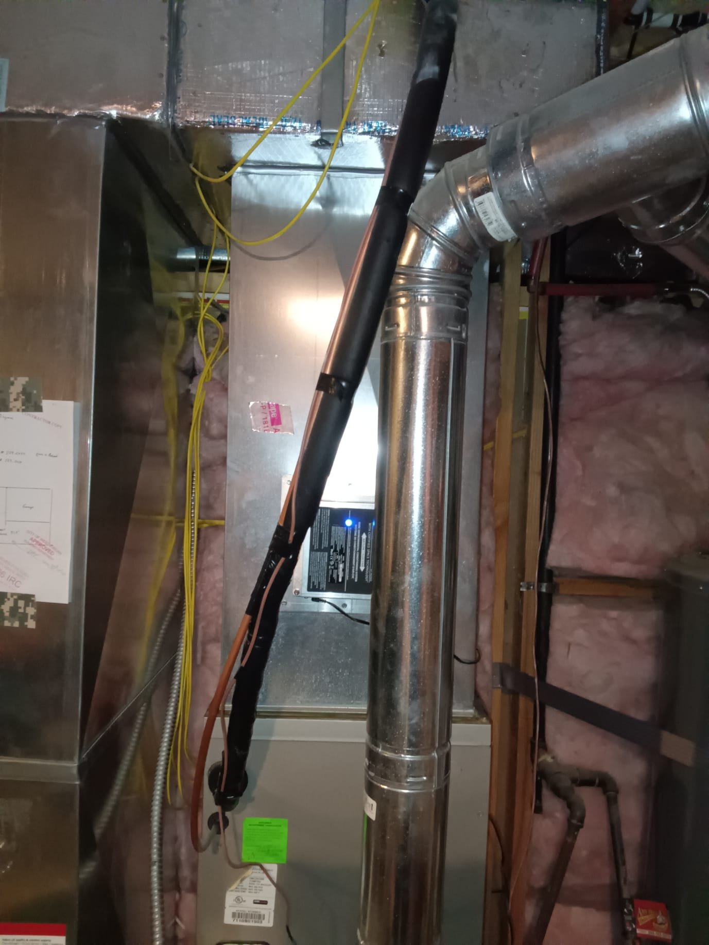 Professional commercial mold odor removal service utilizing HEPA air filtration for effective and emergency mold remediation, ensuring a clean and healthy environment.