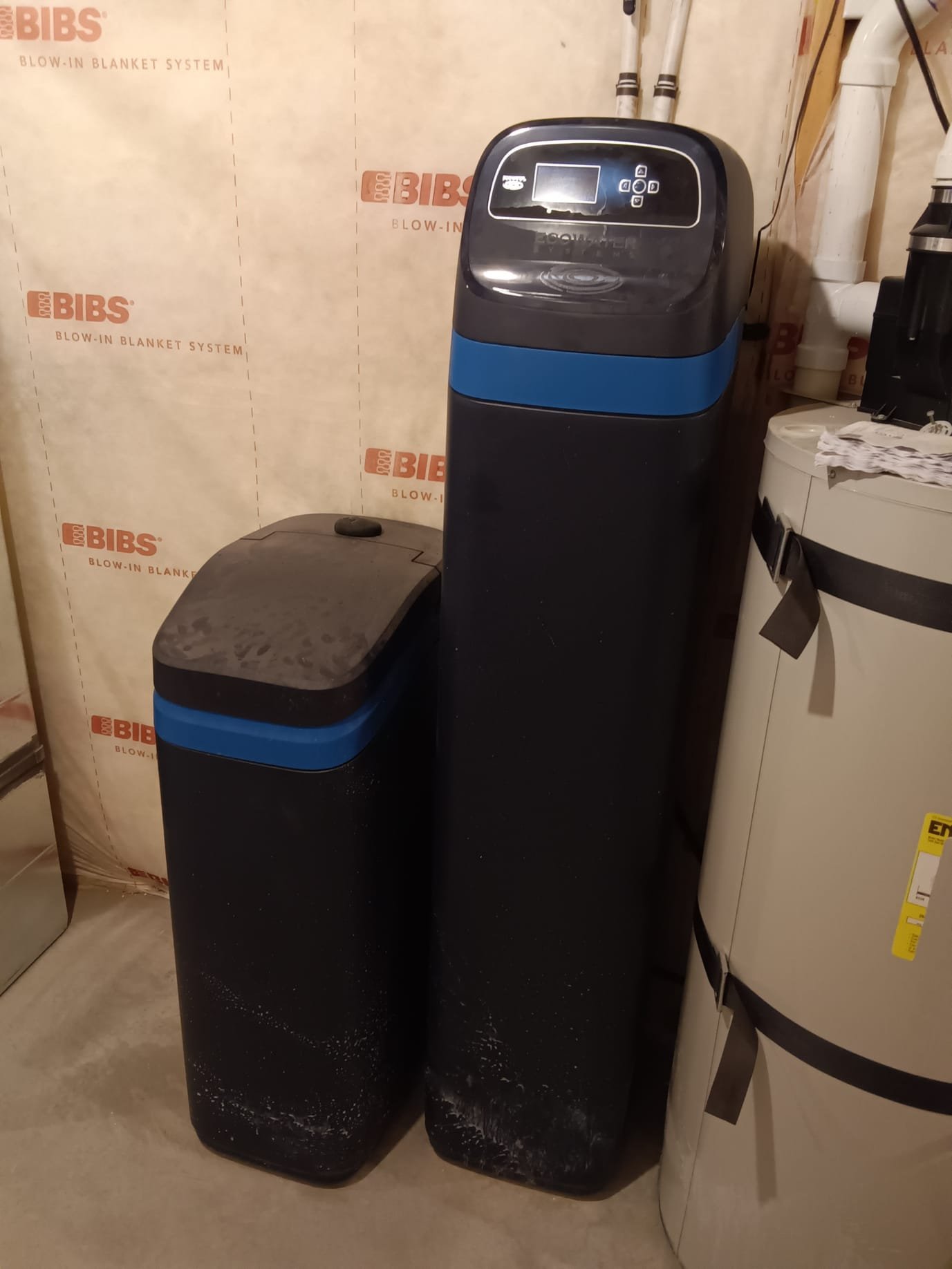 Image depicting a clean, dry basement, symbolizing the removal of mold and musty odors. Represents solutions for eliminating unpleasant smells, including gas-like scents, and achieving a fresh, odor-free basement environment.