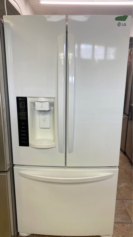 Miniature : Réfrigérateur LG Blanc 33 pouces avec Eau et Glace