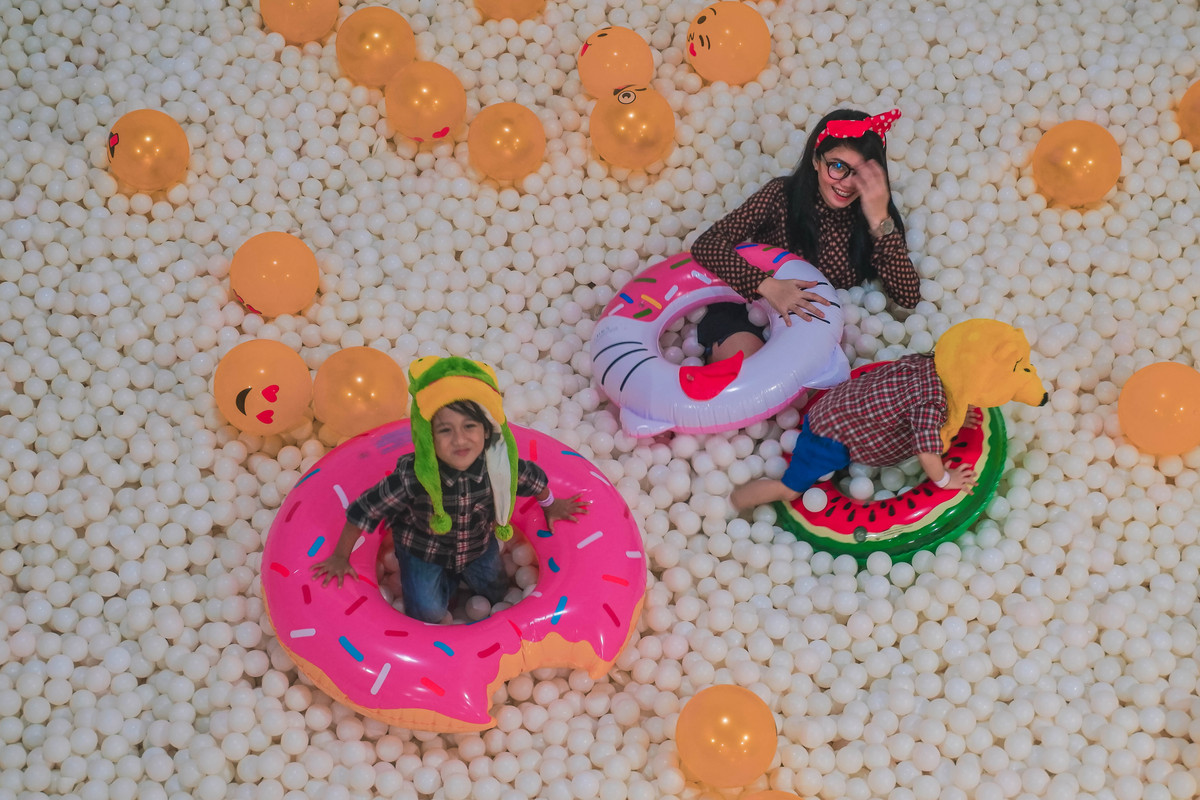 HyperBola Ball Pit Cafe
