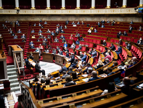 Le pass vaccinal définitivement adopté par le Parlement