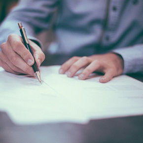 Comment régulariser une procuration lorsqu’on réside à l’étranger ?