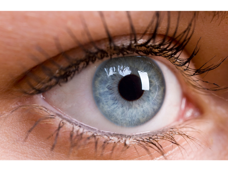 Cor dos olhos interfere na visão? Entenda o que realmente muda