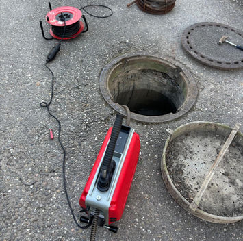 Rohrreinigung in Küchenabfluss mit Spirale