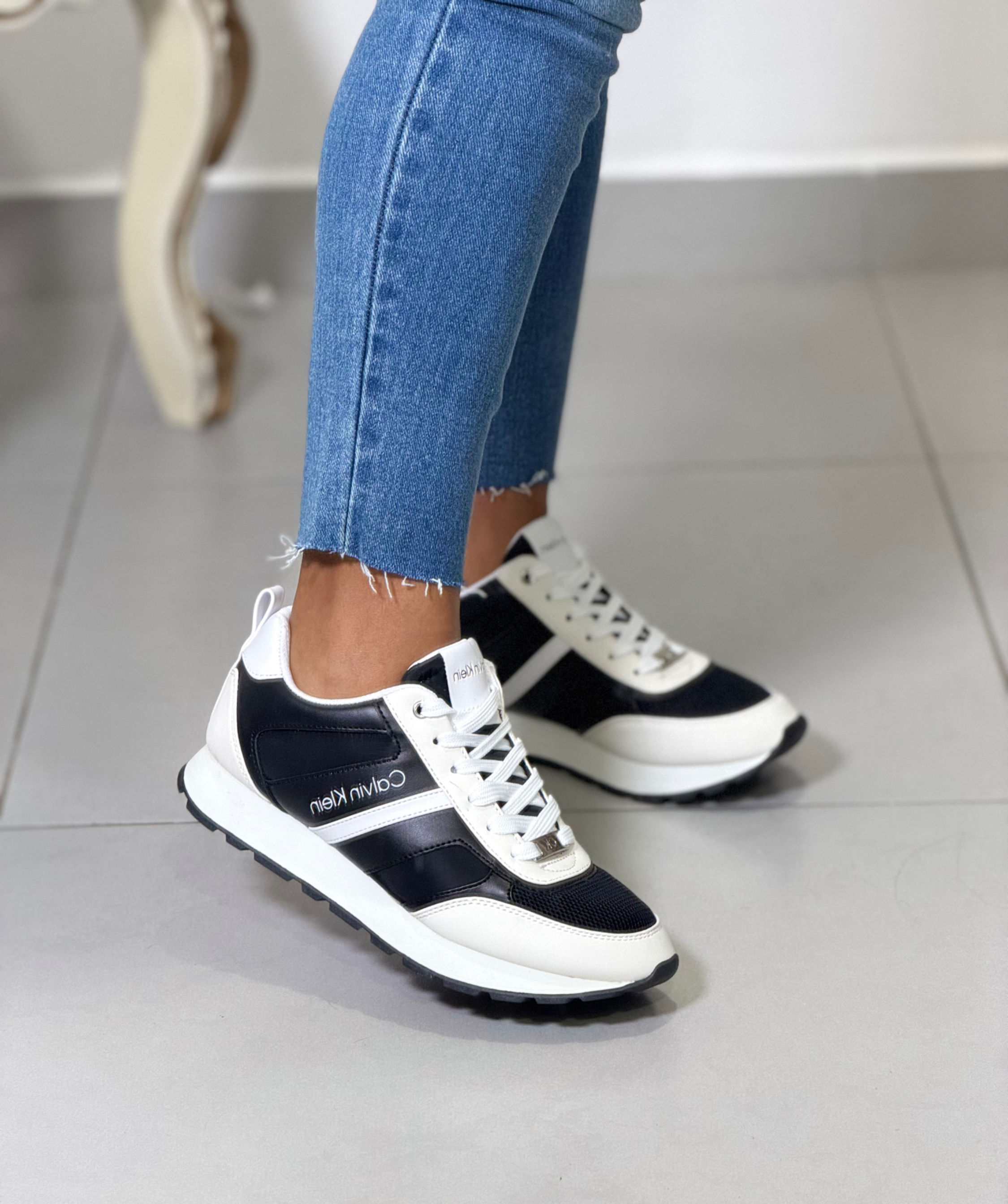 CALVIN KLEIN TALLA 8.5