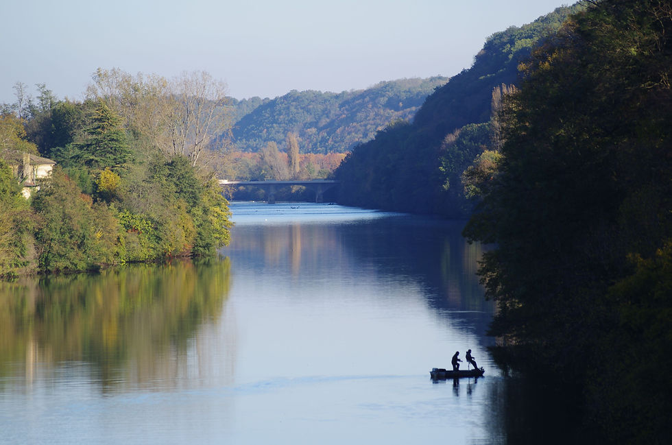 Photo d'un fleuve traversant la Dordogne