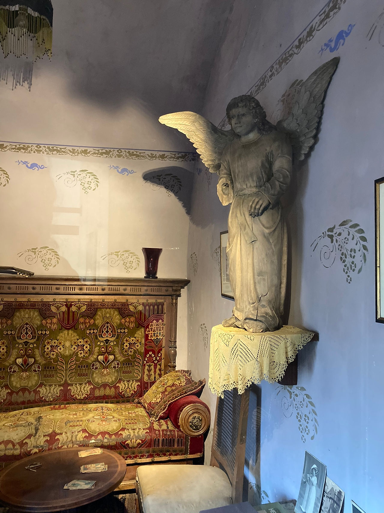 The home a tarot card reader