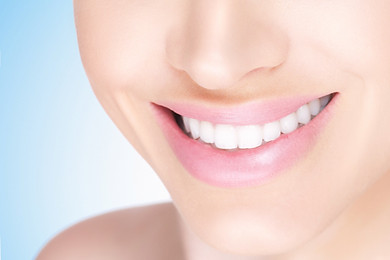 Mujer sonrisa con dientes blancos