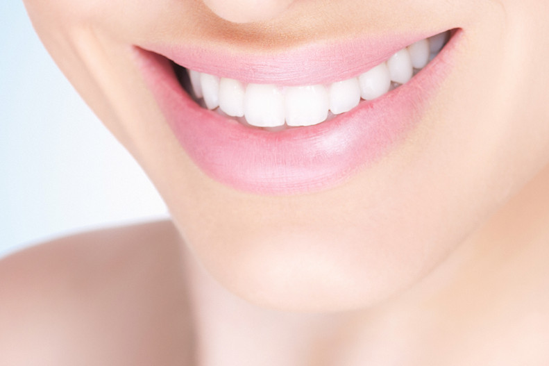 Before and after result of Zoom professional teeth whitening at Relax Dental and Facial Care in Blackburn North