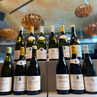 Flaschen, stellvertretende für Weinhandel, Österreich, Chartreuse, Portwein, Niepoort, Chartreuse, Burgund, Sommelier, Winzerchampagner, Brut nature, Mixologist, Bourgogne, Cote d'Or, Cote de Nuit, Pinot Noir, Chardonnay, Aligoté, Coteaux, Champenoise, Sparkling, Sekt, Prosecco, Cava, Magnum, Jeroboam, Alkohol, Kräuterlikör, Gastronomie, Restaurant, Weinhandel, Weinimport, Vinothek, Zalto, Riedel, Romanee Conti, Dom Perignon, Moet, Ruinard, Le Roy, Rousseau, Veuve Cliquot, Eisbar, Apres Ski, Jeunes Restaurateurs, Falstaff, Guide Michelin, Gault Millau, Weinverkostung, Bourgignon Vines, Weinshop, Weinversand, Spirituosen
