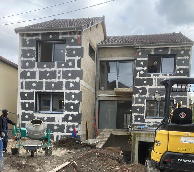 Façade principale en cours d’enduits, Maison Alfortville (94)