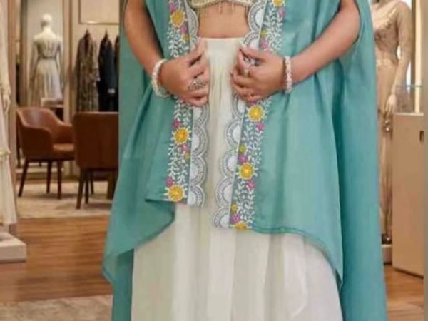 Ensemble traditionnel indien 3 pièces avec cape