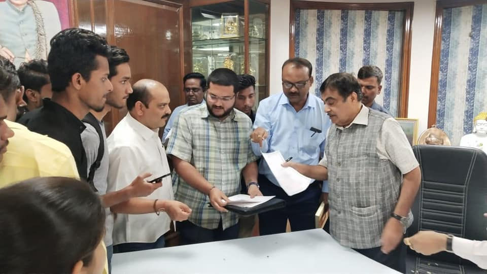 Certificate Distribution by Hon-able Shri Nitin Gadkari Ji at Nagpur