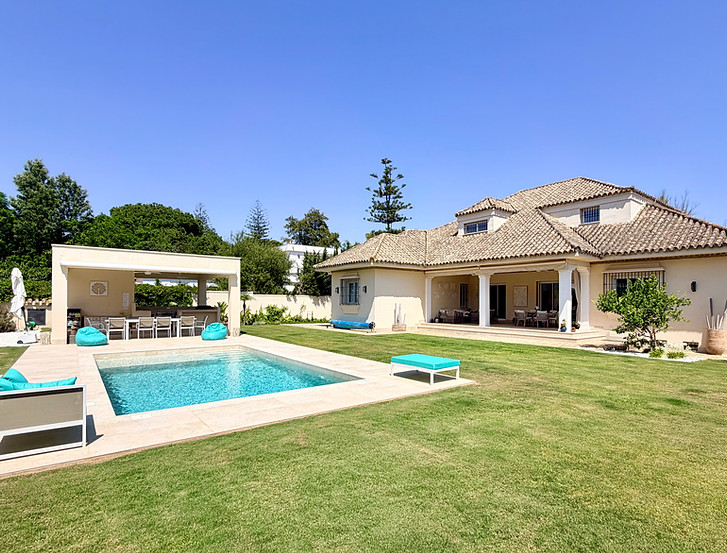 Villa for rent with private pool and gardens in Jerez