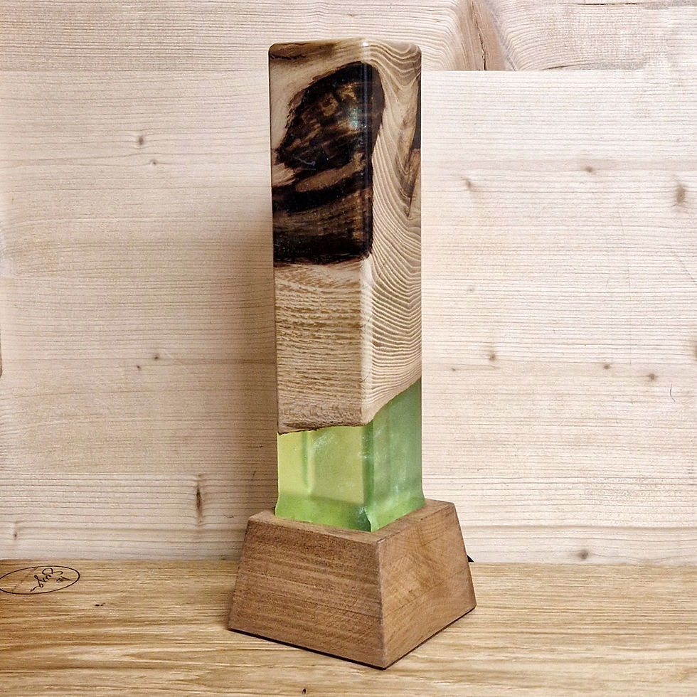 Miniature : Lampe bois et  résine Epoxy verte  #5