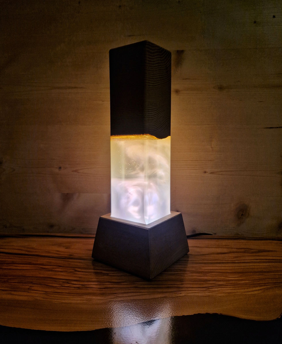 Miniature : Lampe bois et  résine Epoxy nacrée