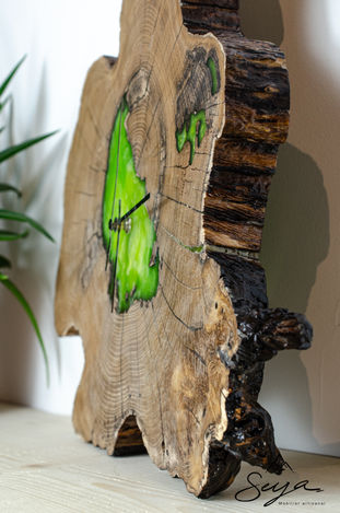 Horloge bois et résine époxy