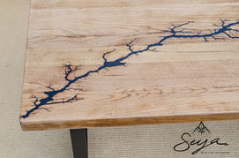 Table basse bois électrifié et résine époxy