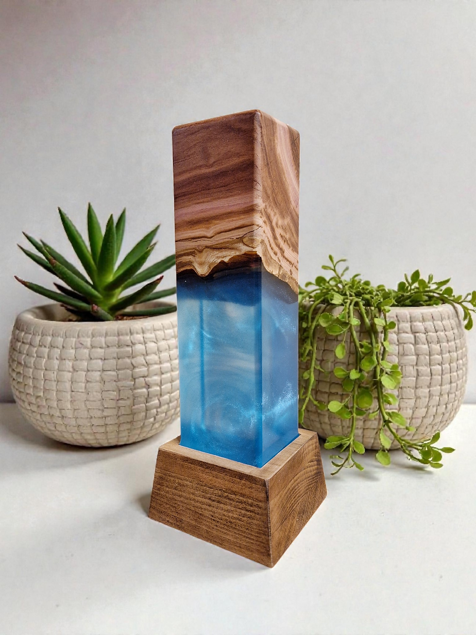 Miniature : Lampe bois et résine Epoxy bleue