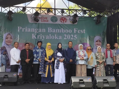 Foto acara pembukaan Priangan Bamboo Fest Kriya Loka 2025 yang diselenggarakan oleh HIMKI di Tasikmalaya, Jawa Barat.