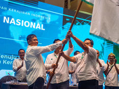 Penyerahan bendera pataka Munas ke-4 HIMKI di The Trans Resort Bali