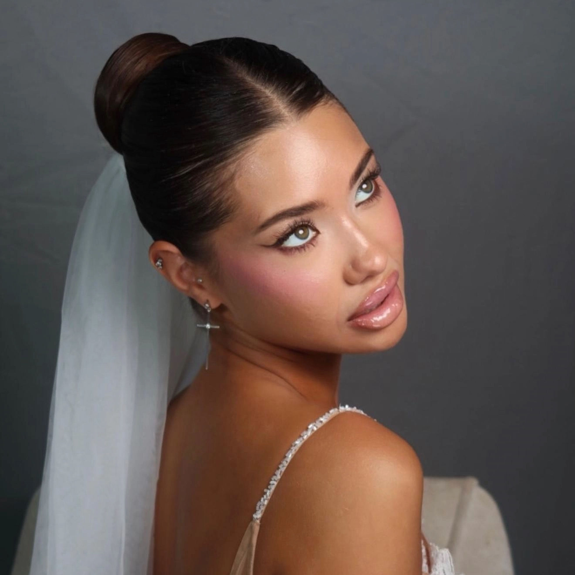 Bridal Glam Makeup Artist byHadis Dubai