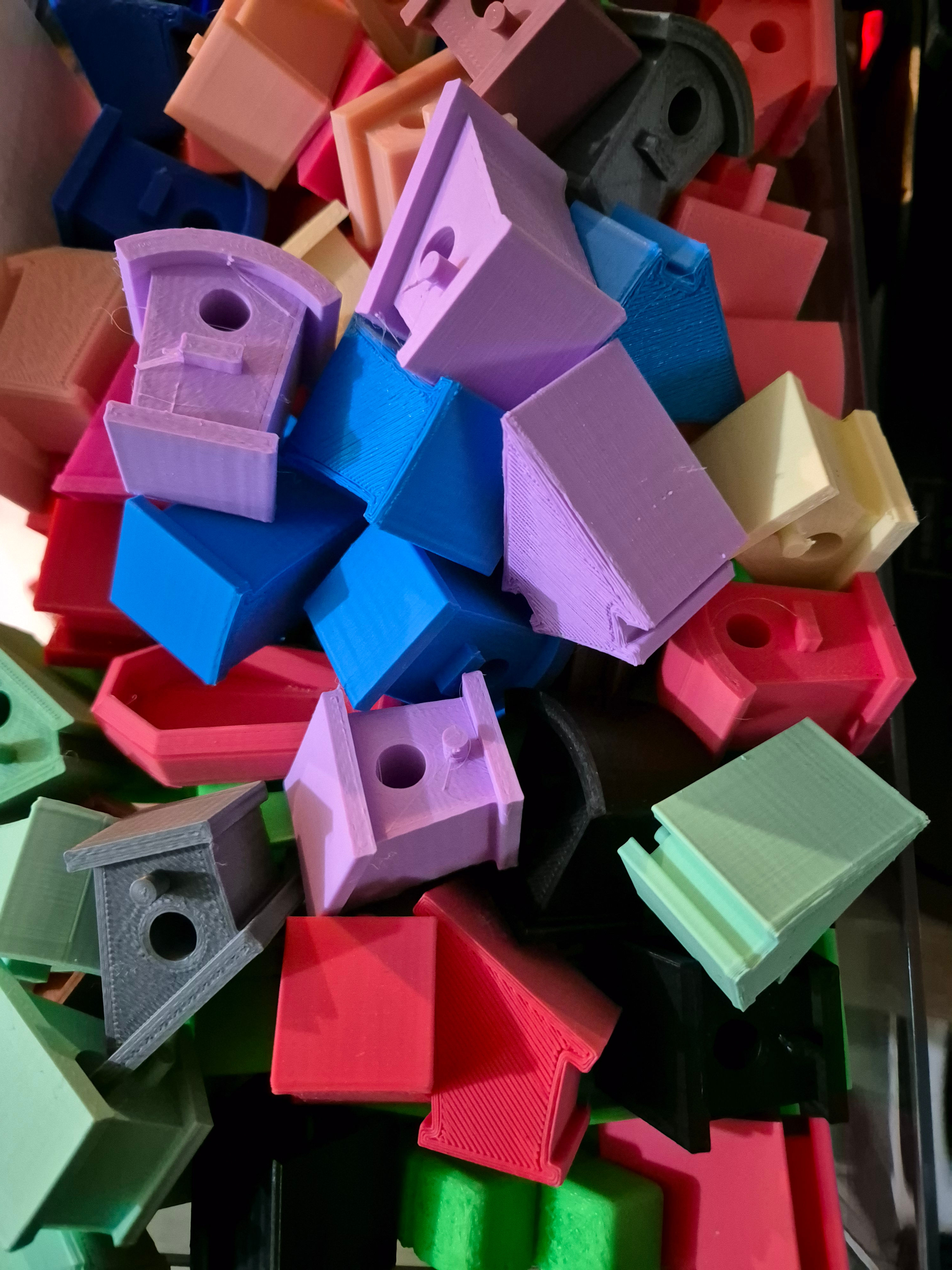 5 x Random colours micro birdhouse hides