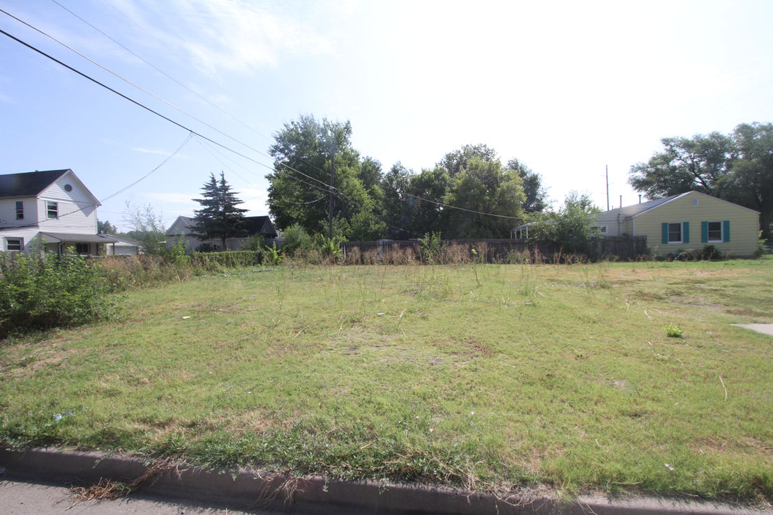 (L Side Of) 2602 E Mossman
Wichita, KS 67214