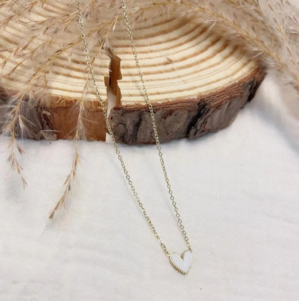 Collier femme petit coeur émail blanc