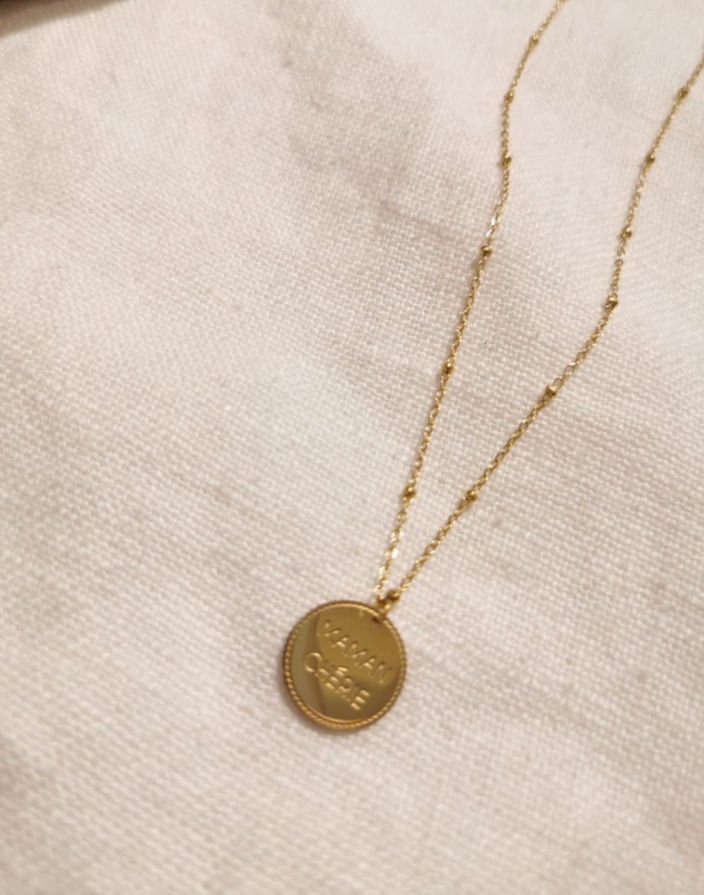 Chaine femme avec médaillon Maman Chérie