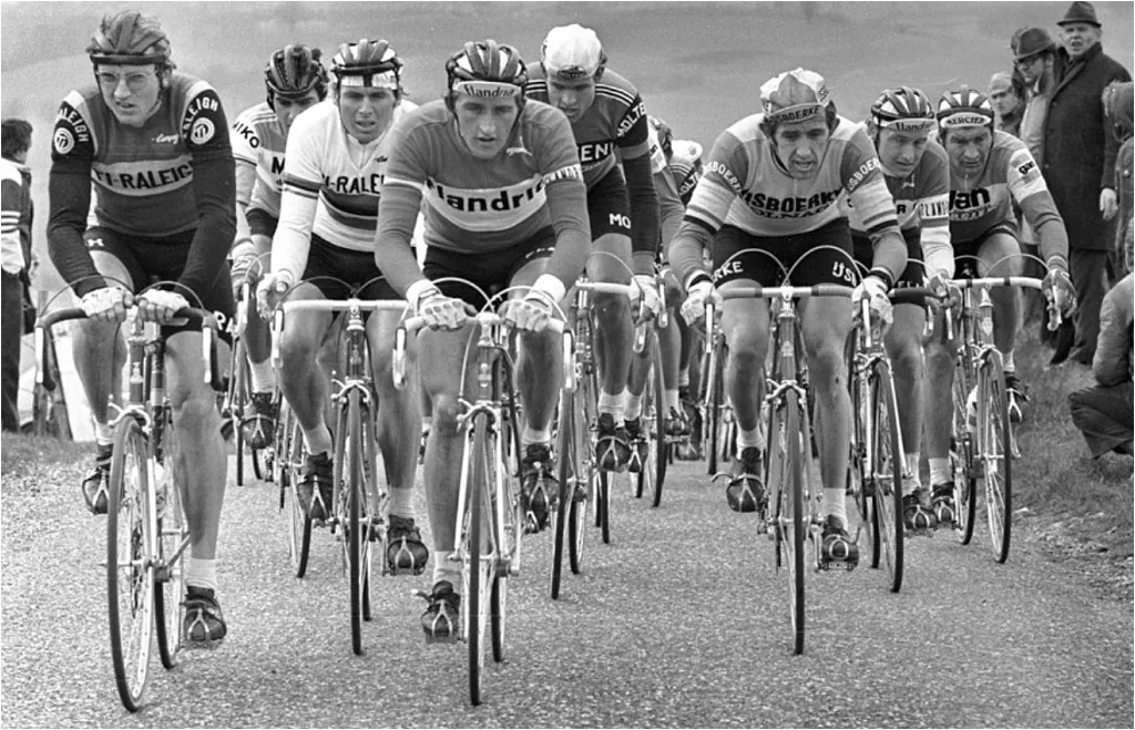 Black & white photo of the 1966 edition of Amstel Gold Race