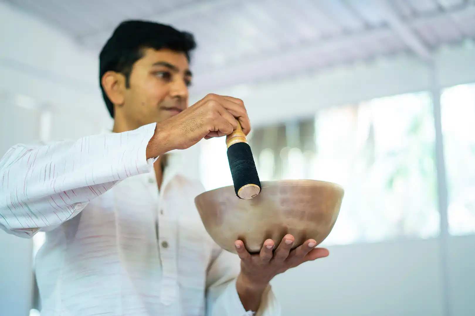 rohan shroff from satvan yoga, goa conducting a sound healing session