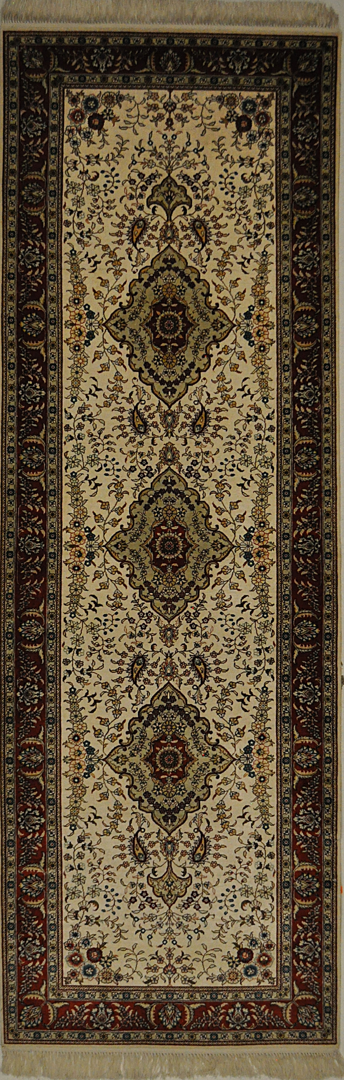 7615 SILK 2' 8" X 7' 10" Silk