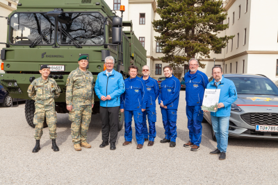 Vertreter des Militärkommandos und des NÖZSV bei der Unterzeichnung der Kooperationsvereinbarung