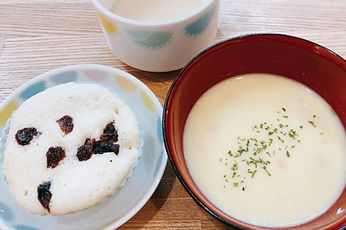 蒸しパンとスープ