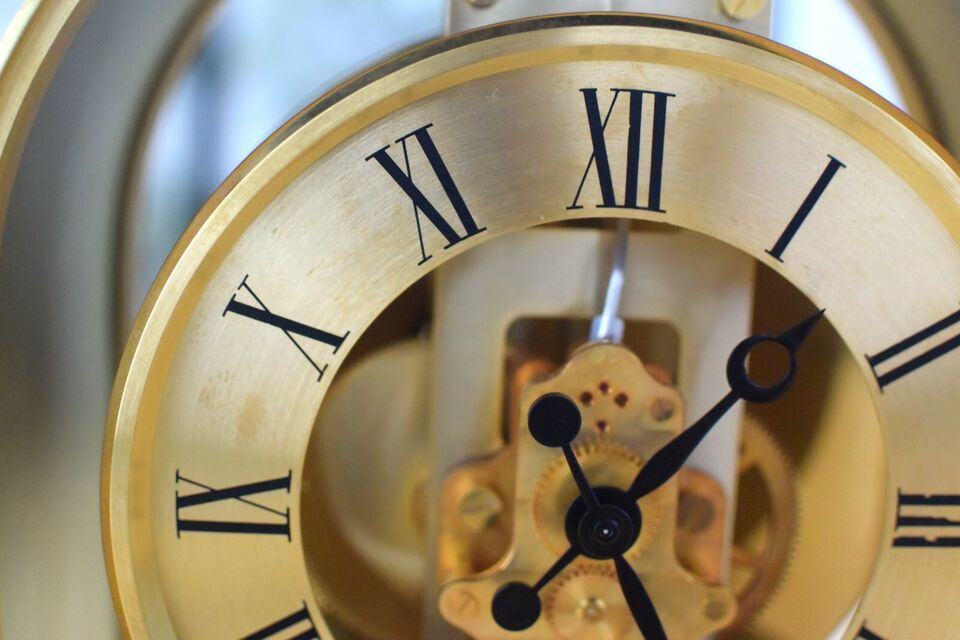 Thumbnail: Atmos Clock Roman Numerals