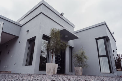 En MRP Construcciones, realizamos casas llave en mano y locales comerciales premium en Cañuelas, Canning y La Matanza (San Justo, Rafael Castillo, González Catán y Gregorio de Laferrere). Financiación flexible y calidad garantizada.