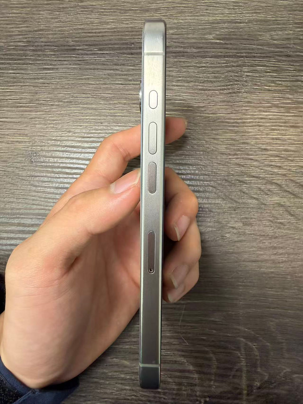 縮圖：iPhone 15 Pro 128G 原色