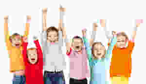 Niños contentos por las vacaciones