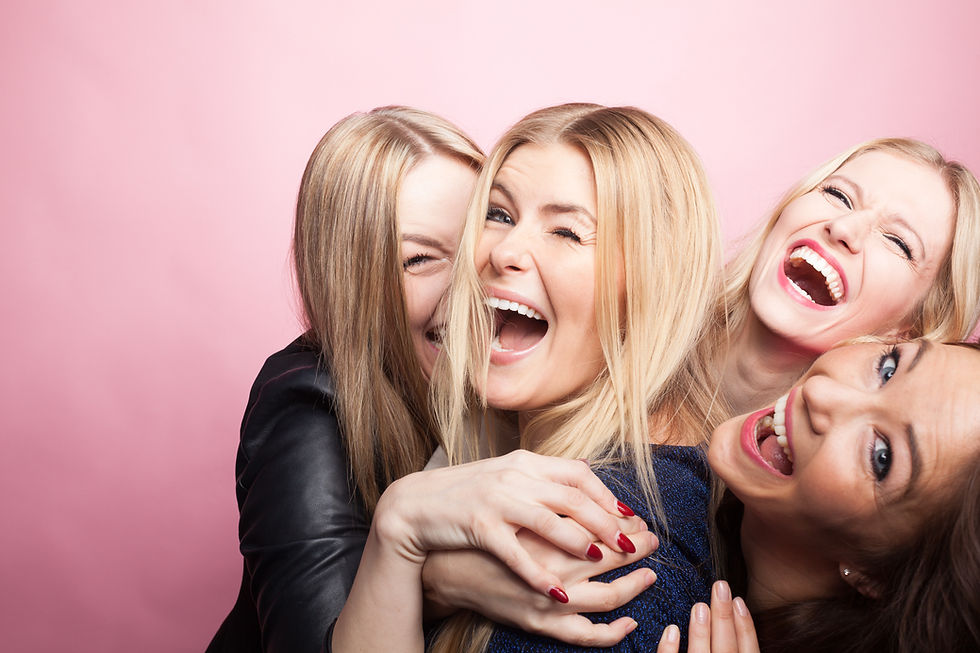Mujeres riendo