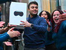 Apple'ın Vision Pro sanal gerçeklik başlığı ABD'de piyasaya sürüldü.