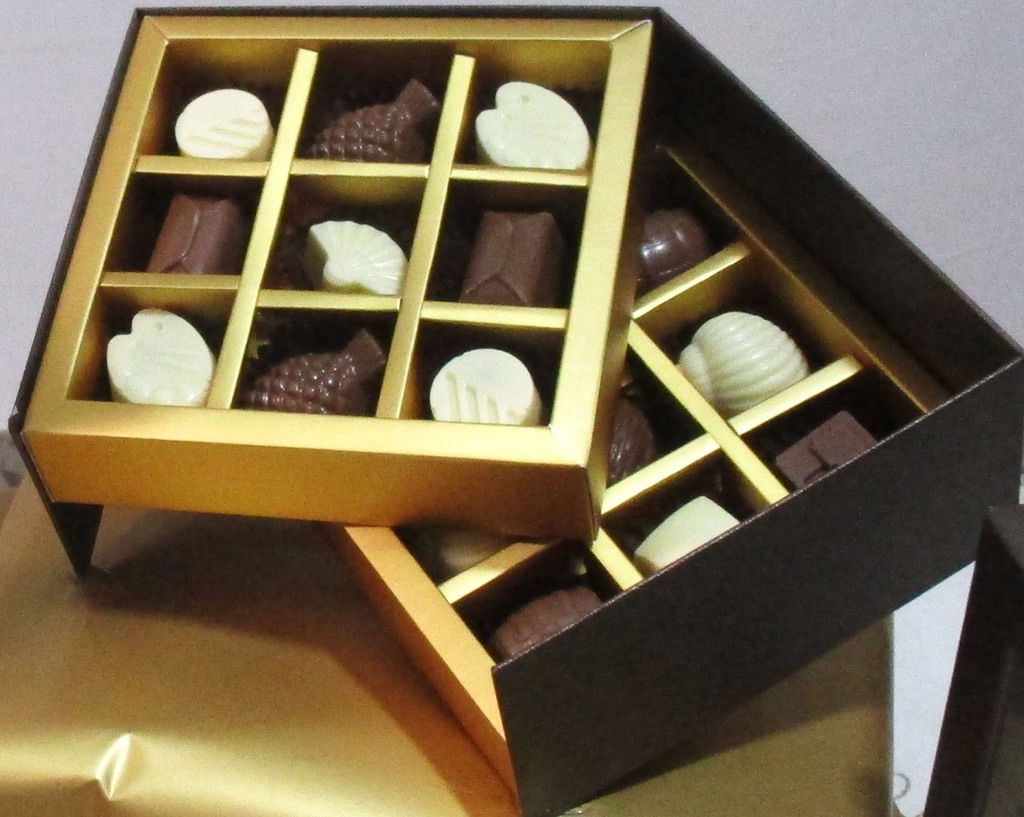 מארז 2 קומות 18 פרלינים