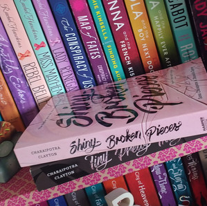 RESENHA: Shiny Broken Pieces (Clayton, Dhonielle e Charaipotra, Sona)