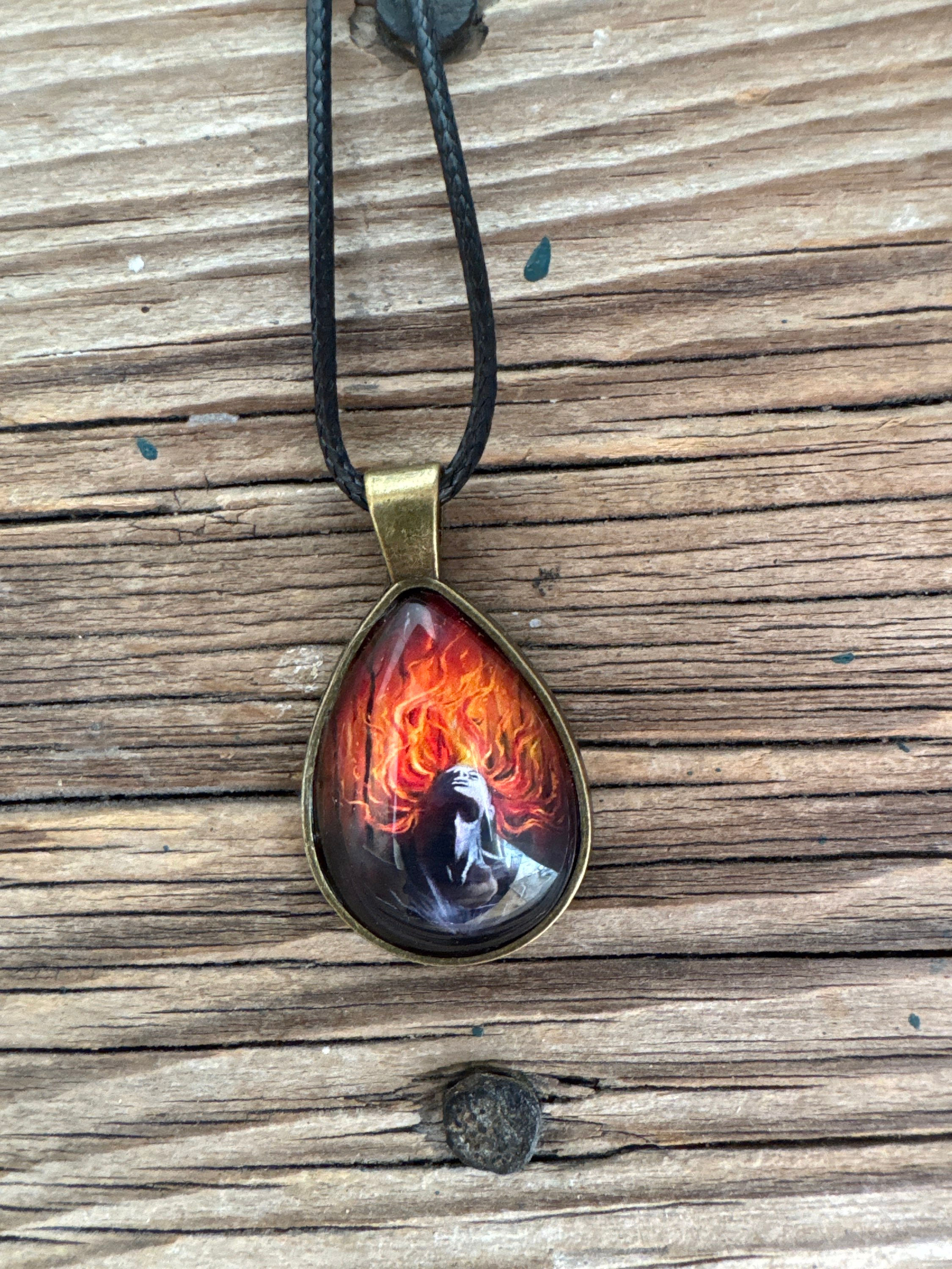 Halsband, (droppe  )  "Hennes glöd   " 