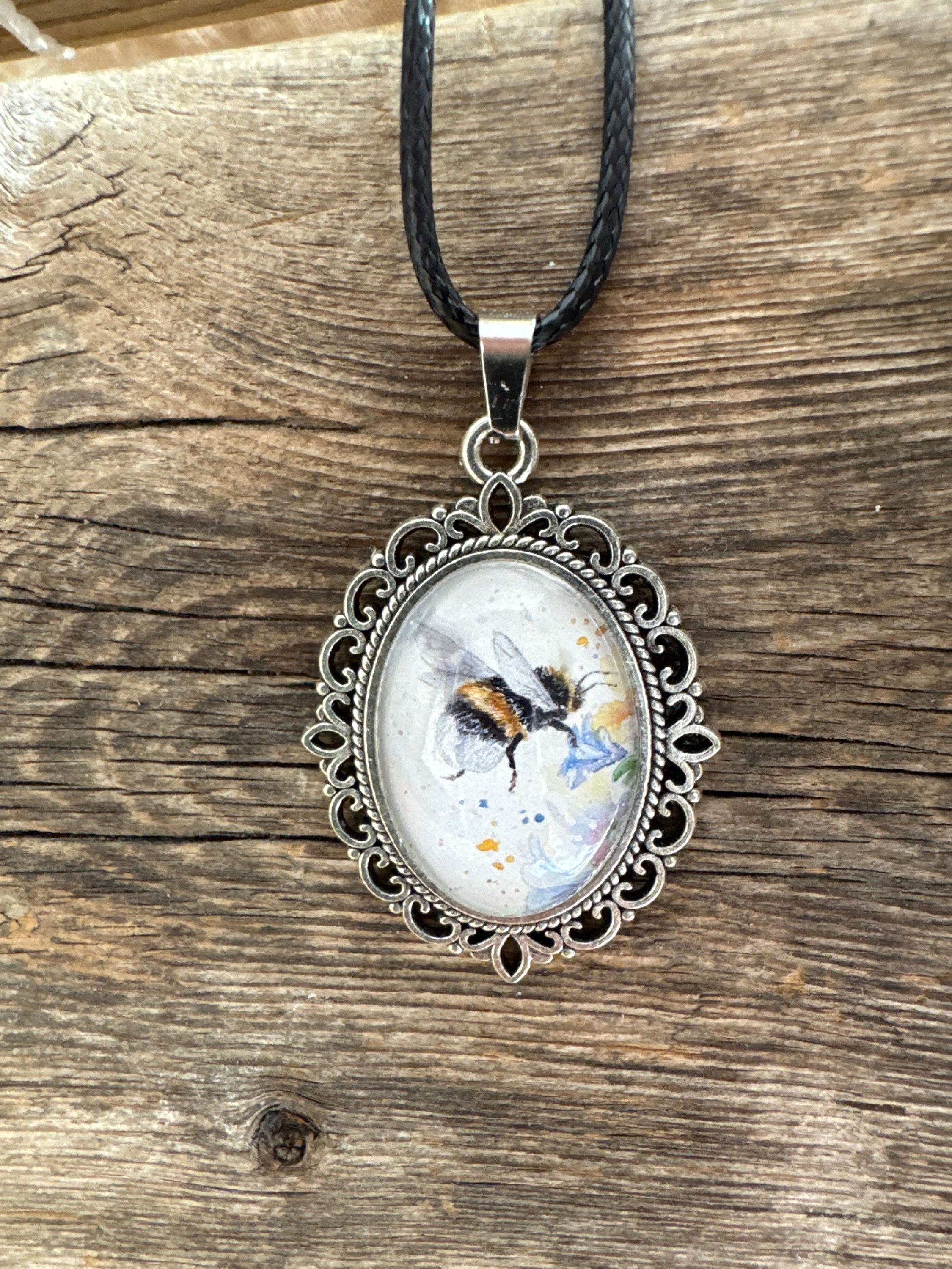 Halsband, (oval) "Humeflykt" 