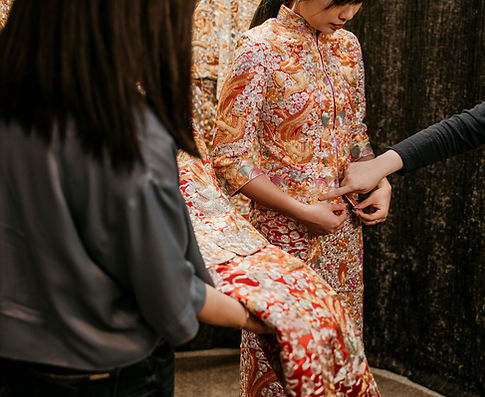Bride Qun Kwa (裙褂) fitting session at Liang Yuan
