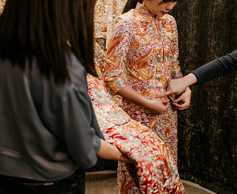 Bride Qun Kwa (裙褂) fitting session at Liang Yuan