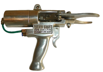 Tesoura_pneumática_para_corte_de_pés_patas_e_pescoços_de_aves