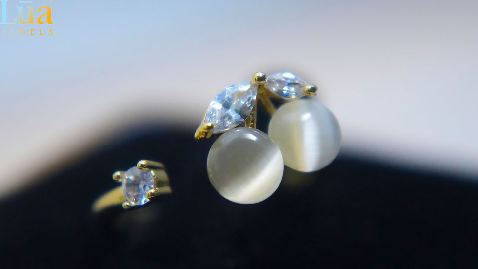 Thumbnail: Elegant Dual-Stone Ring